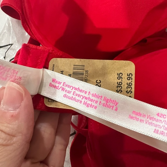PINK VS Victoria Secret bra red t-shirt wear everywhere lightly lined 42C - Picture 6 of 6